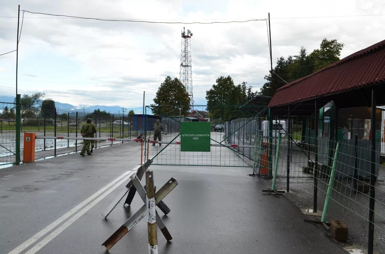Граница фото. Ингур граница Абхазии и Грузии. Гали Абхазия граница. Абхазия КПП Ингури. Грузино-Абхазская граница.
