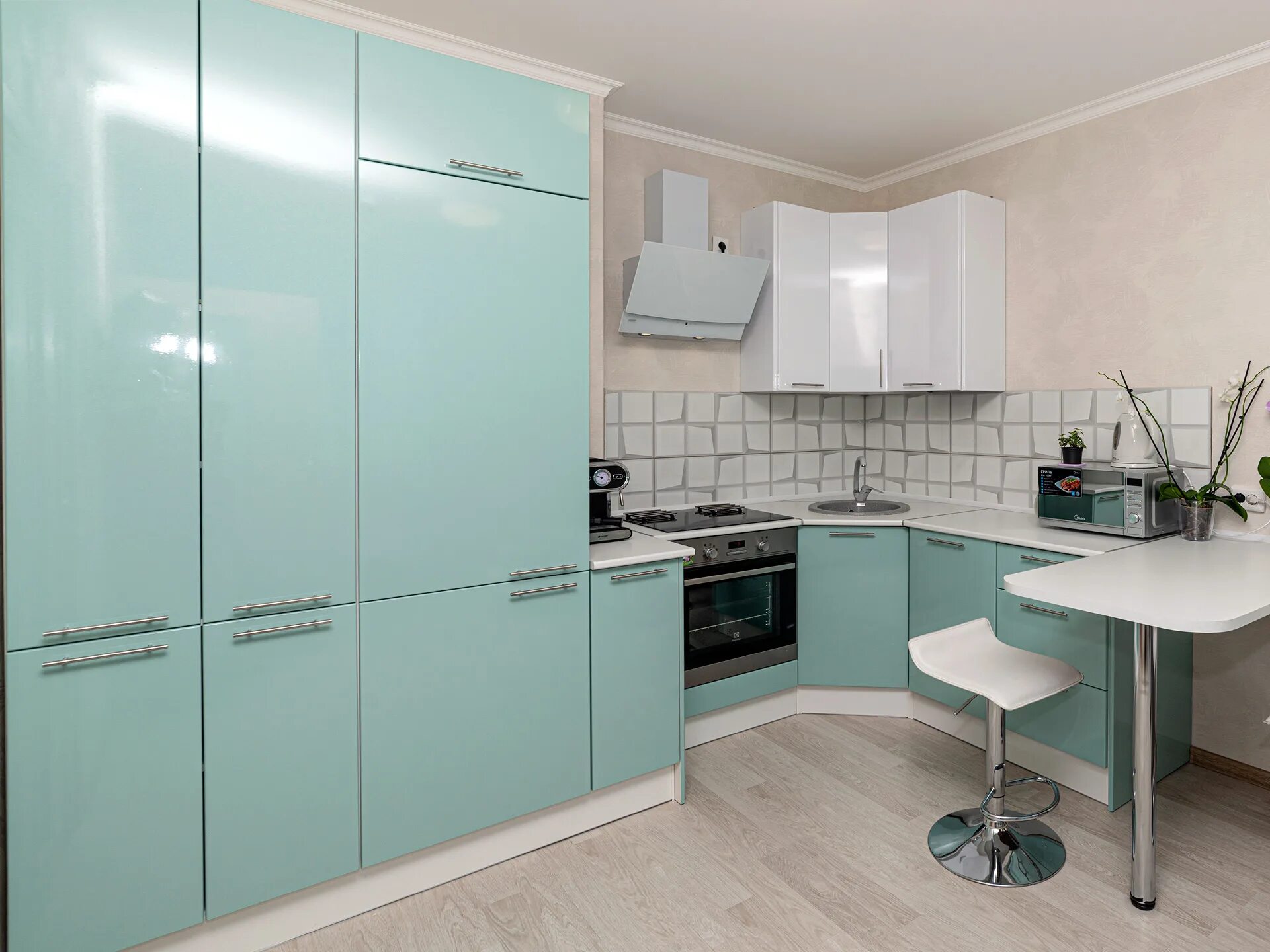 Ral 5023 в интерьере. Двухцветная кухня. P818 up океания кухня лжевыборка. Кухонный гарнитур океания кристалл-7, 2400х1200 мм. Кухня фасады океания.