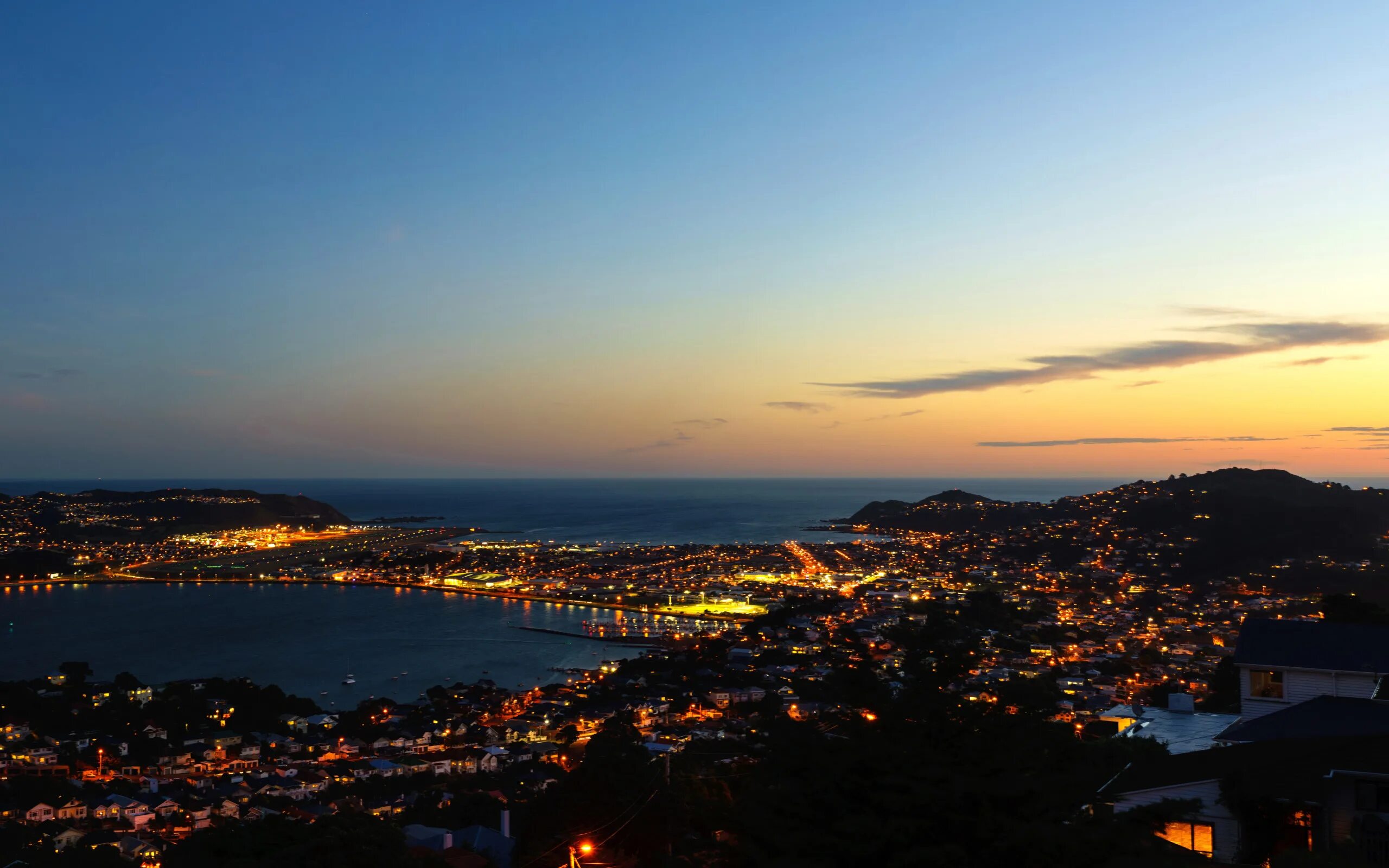 Wellington new zealand. Новозеландия Веллингтон. Веллингтон новая Зеландия фото. Веллингтон новая Зеландия ночью. Новая Зеландия столица Веллингтон фото.