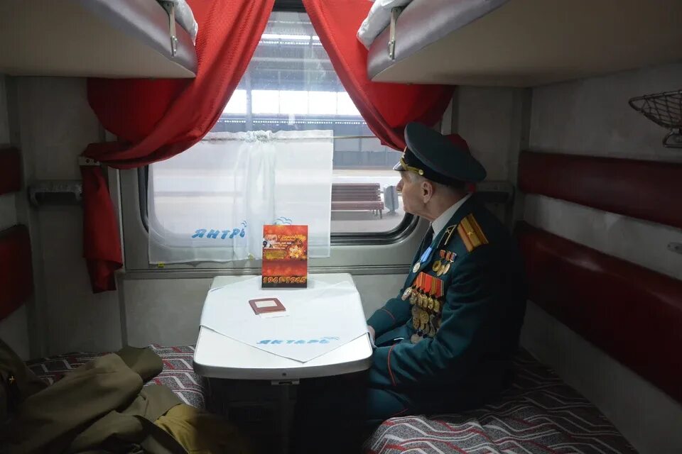 Поезд памяти. Купе в поезде. Поезд памяти Санкт-Петербург. Поезд памяти внутри.
