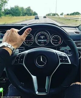 Мерседес едет домой