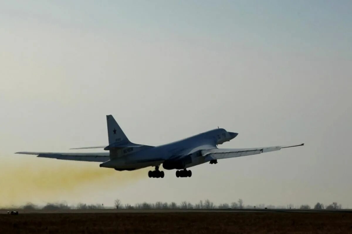 Ту 95 мс дальний бомбардировщик. Стратегический ракетоносец ту-95мс. Ту-160 белый лебедь. Ту-160 белый лебедь. Ту-160 белый лебедь.