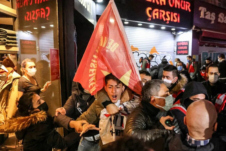 Турция экскурсии. Турция власть. Турецкий флаг. Турция провозглашена республикой. Протесты в турции.