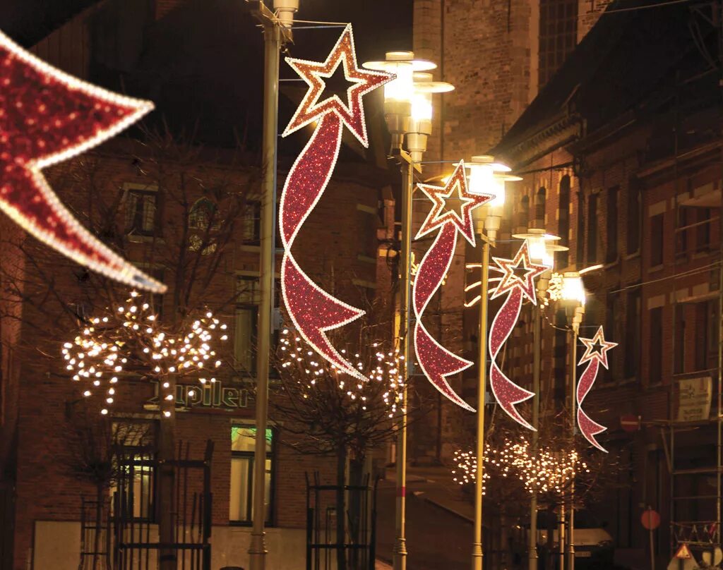 праздник светящихся. праздник светящихся. шарики праздник. праздник светящихся. уличные украшения.