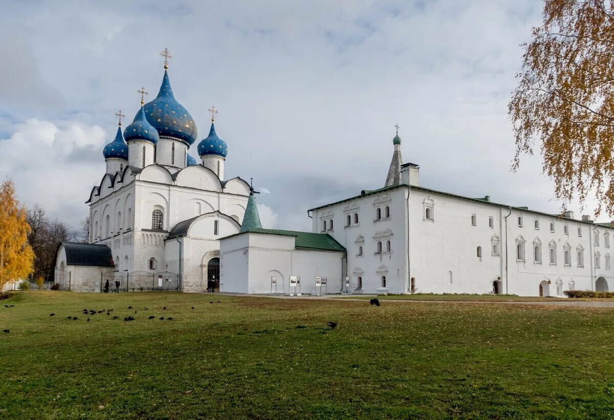 Суздальский Кремль достопримечательности Суздаля. 1. Суздальский Кремль. Суздаль Кремль панорама. Суздаль Александровский монастырь панорама.