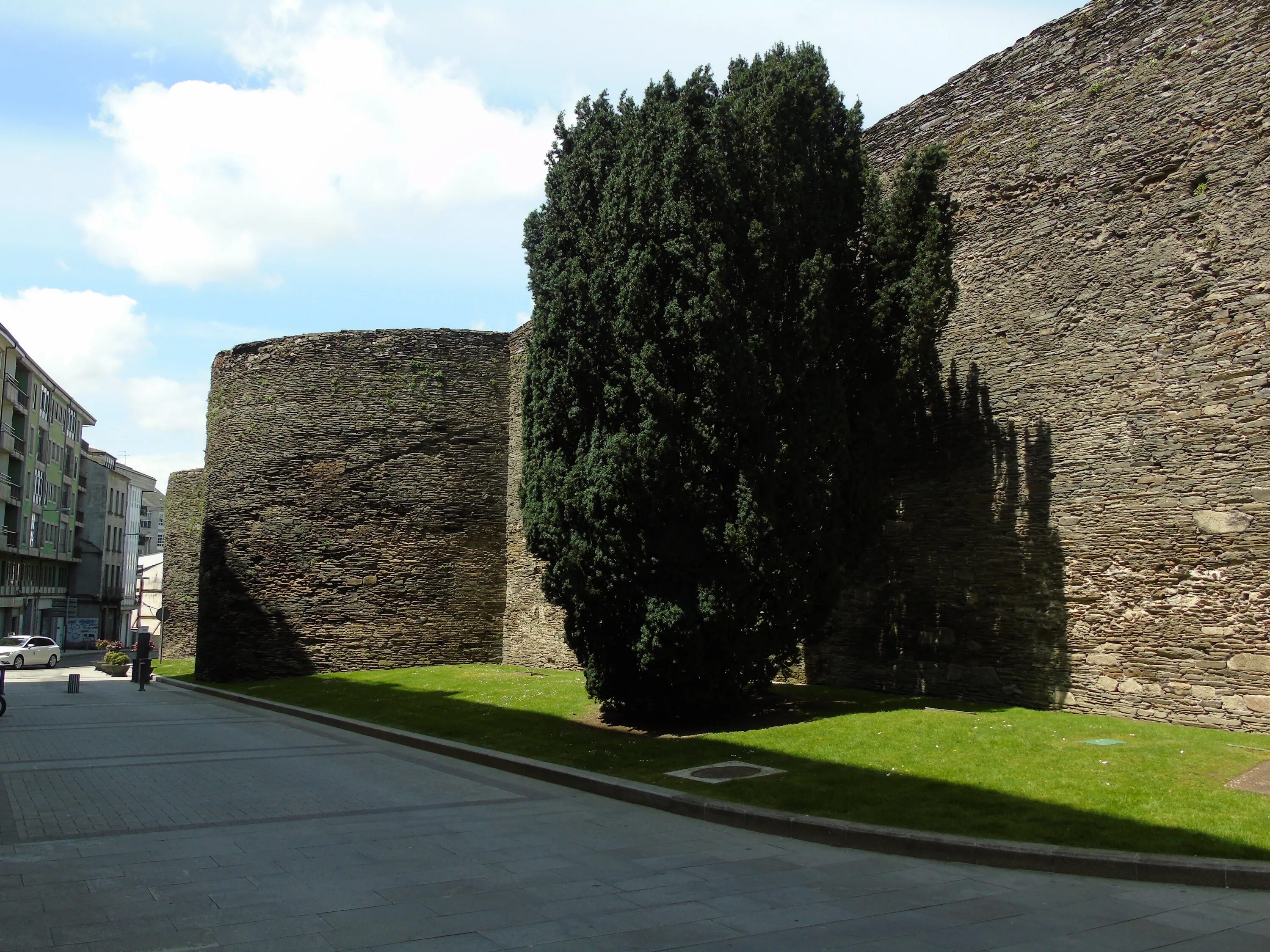 Древнеримские стены Луго. Roman Wall. Lugo di Romagna где. Le main