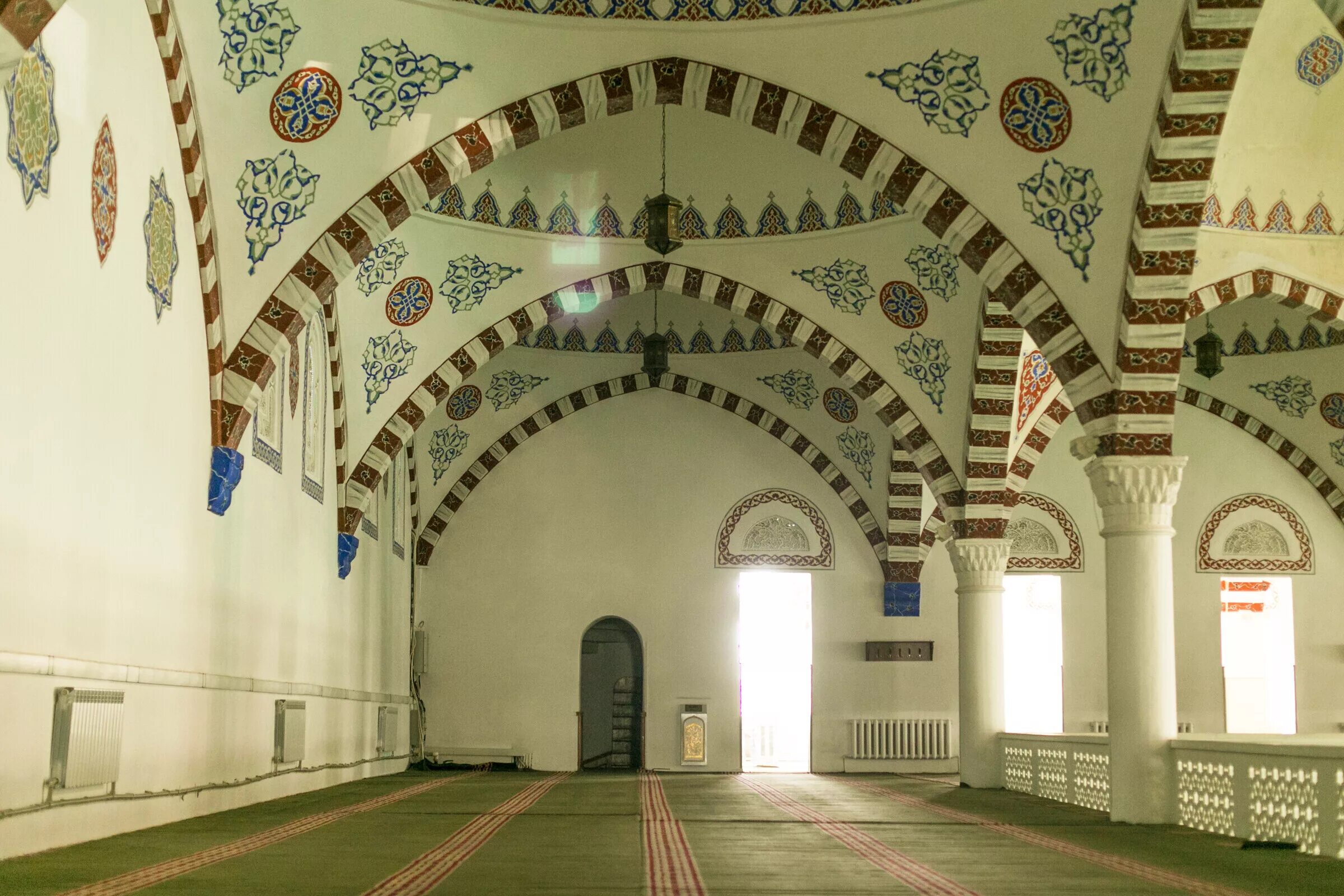 Джума дагестан. Центральная Джума-мечеть (Дагестан, Махачкала). Мечеть Центральная Джума-мечеть. Соборная Джума-мечеть Дагестан. Центральная Джума-мечеть Махачкала внутри.