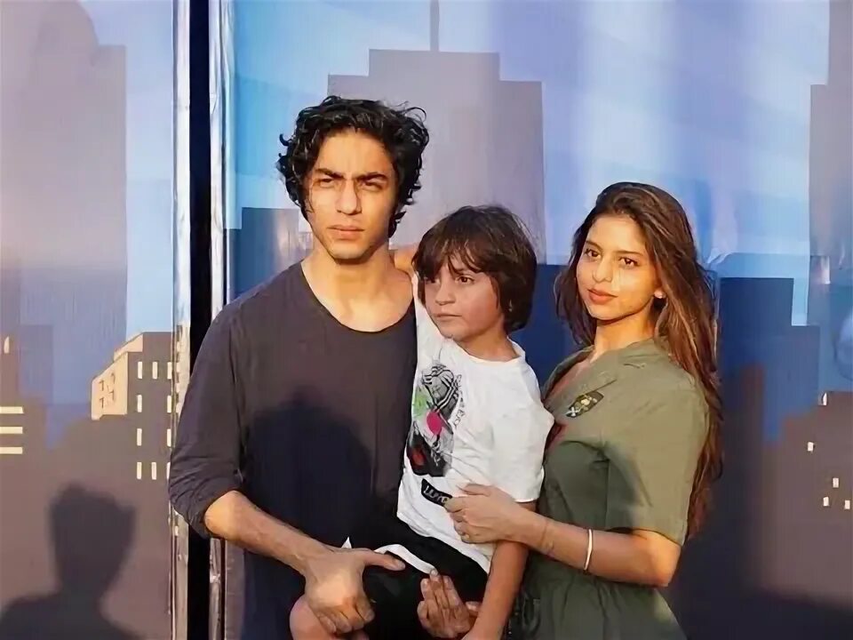 Shah Rukh Khan was asked why he married so young - YouTube
