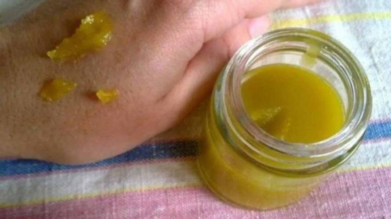 Смазать оливковым маслом. Мазь из прополиса и растительного масла. Мазь из меда. Желтая мазь. Мазь от ожогов домашняя.