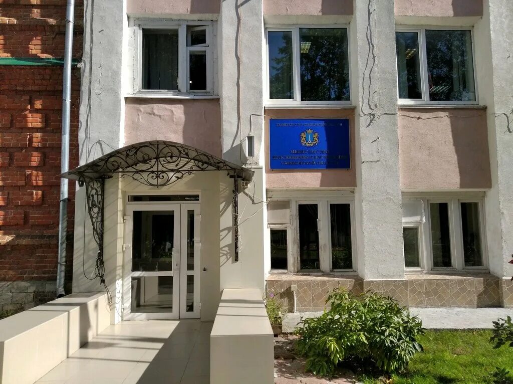 Спасская 6 г. Спасская 10 ульяновск. Крыша пятигранное здание. Омская 4 ульяновск. Спасская д 14 ульяновск.