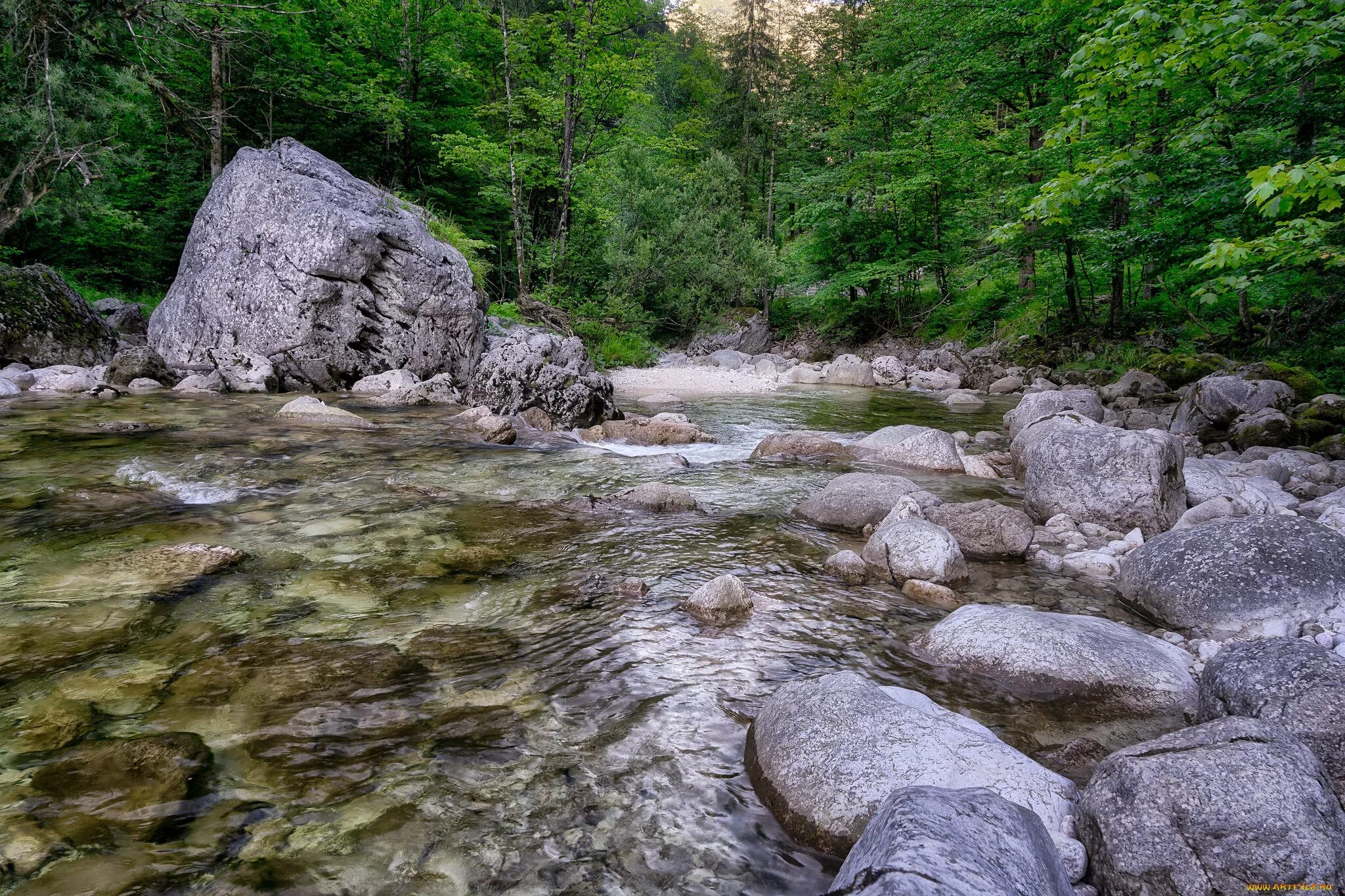 Stone river. Речка Каширка камни. Речные валуны. Горная речка с камнями. Большие камни у реки.