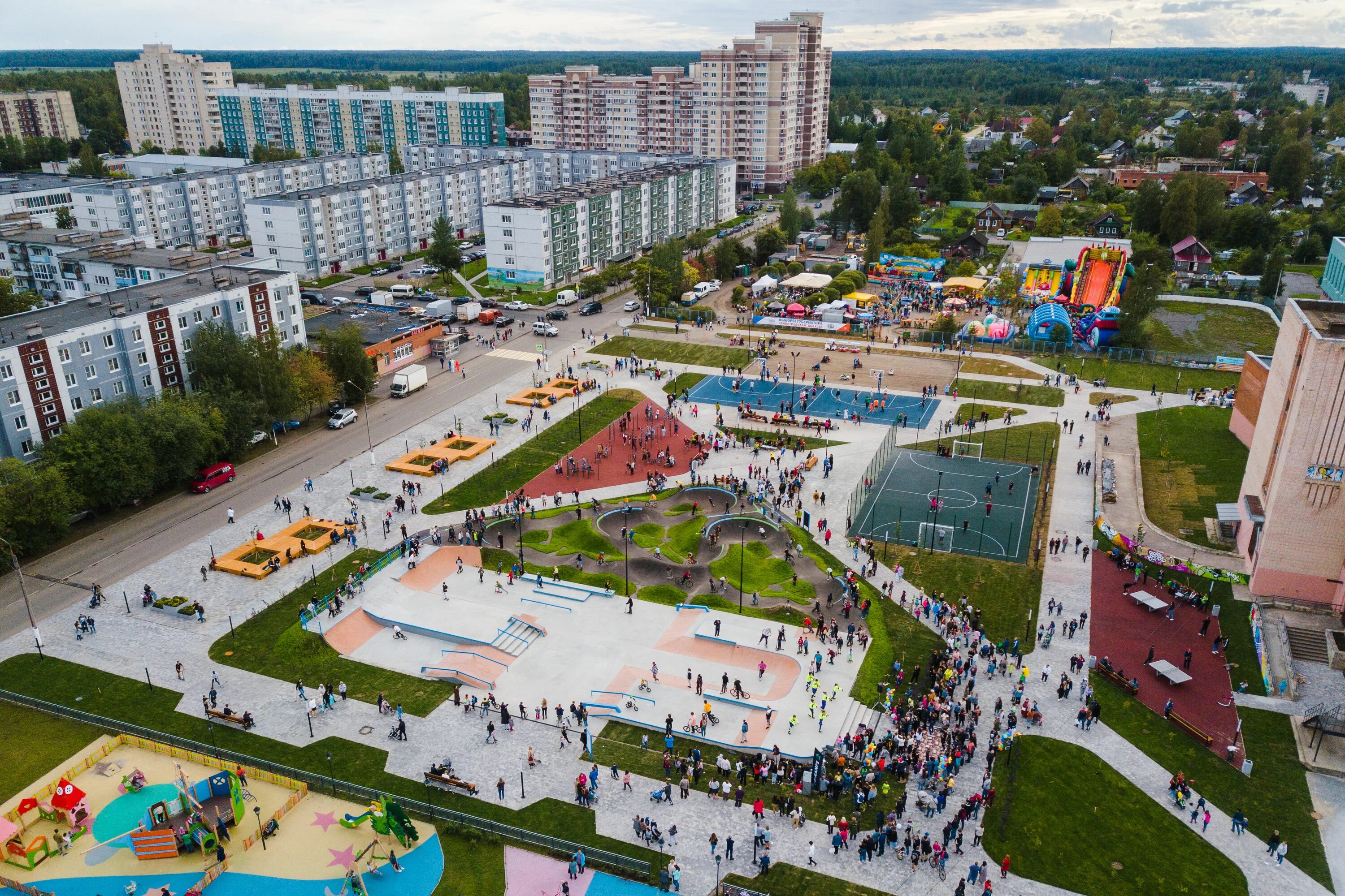 Работа в городе тосно. Тосно центральная площадь. тосненский городской парк. город тосно с высоты.