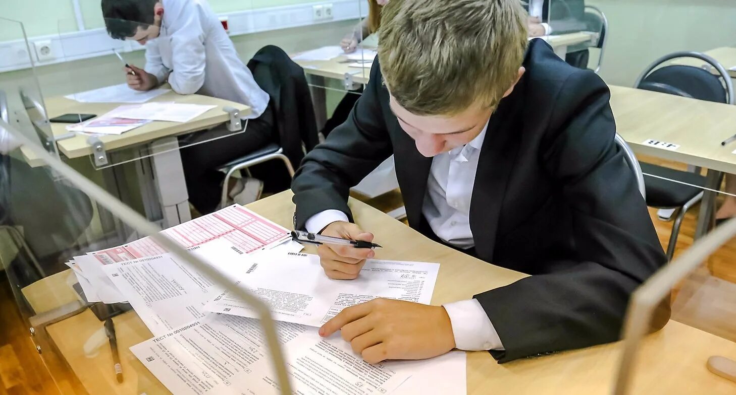 Экзамен огэ для инвалидов. Экзамены в 9 классе. Экзамен огэ. Письменный экзамен. Экзамен гиа.