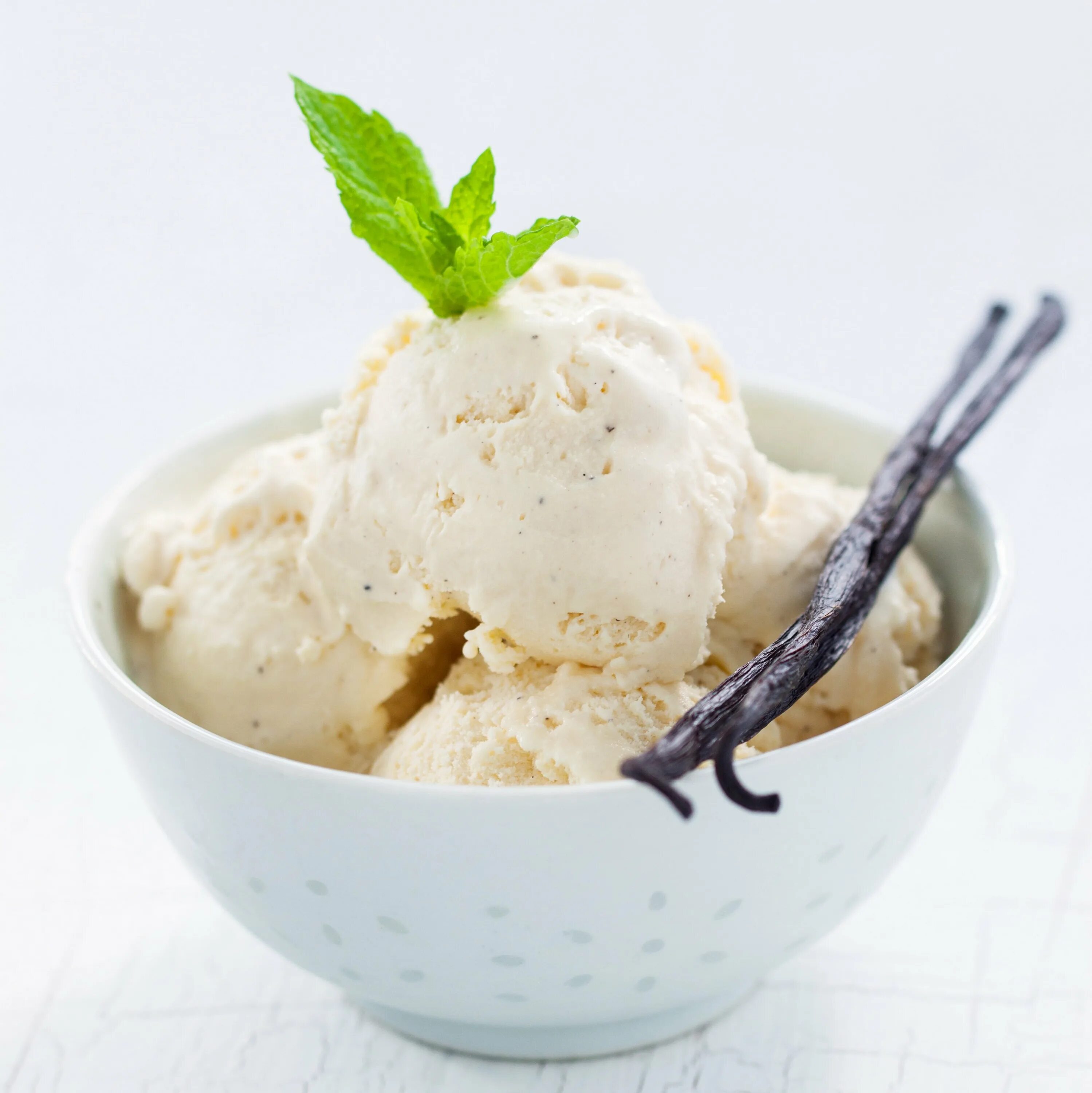 Толстое мороженое. Мороженое сливочный пломбир. Vanilla Ice Cream. Шарик мороженое. Шарик ванильного мороженого.