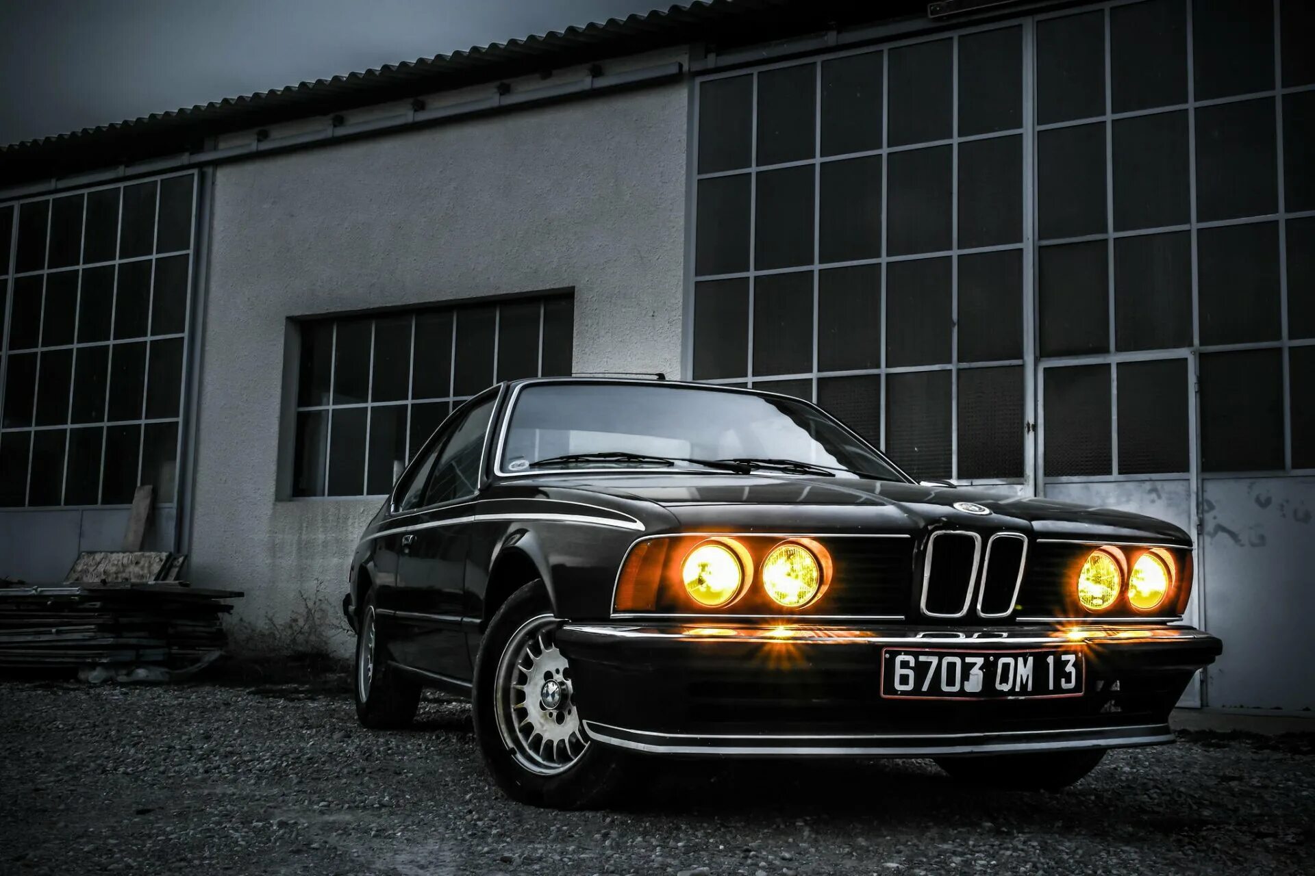 Обои старой бмв. Бмв m3 1990. Bmw e30 m. Обои старой бмв. Бмв классика.