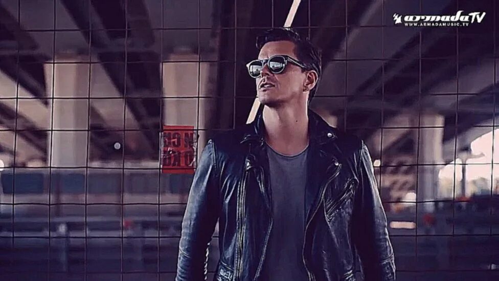 Skin and bones david. Christian burns. swanky tunes skin and bones. christian burns музыкант. christian burns fire + ice.