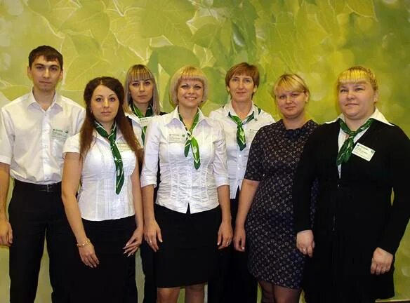 сбербанк олонец. сотрудник банка. обслуживание клиентов в банке. сбербанк олонец. значок сбербанка 2021.