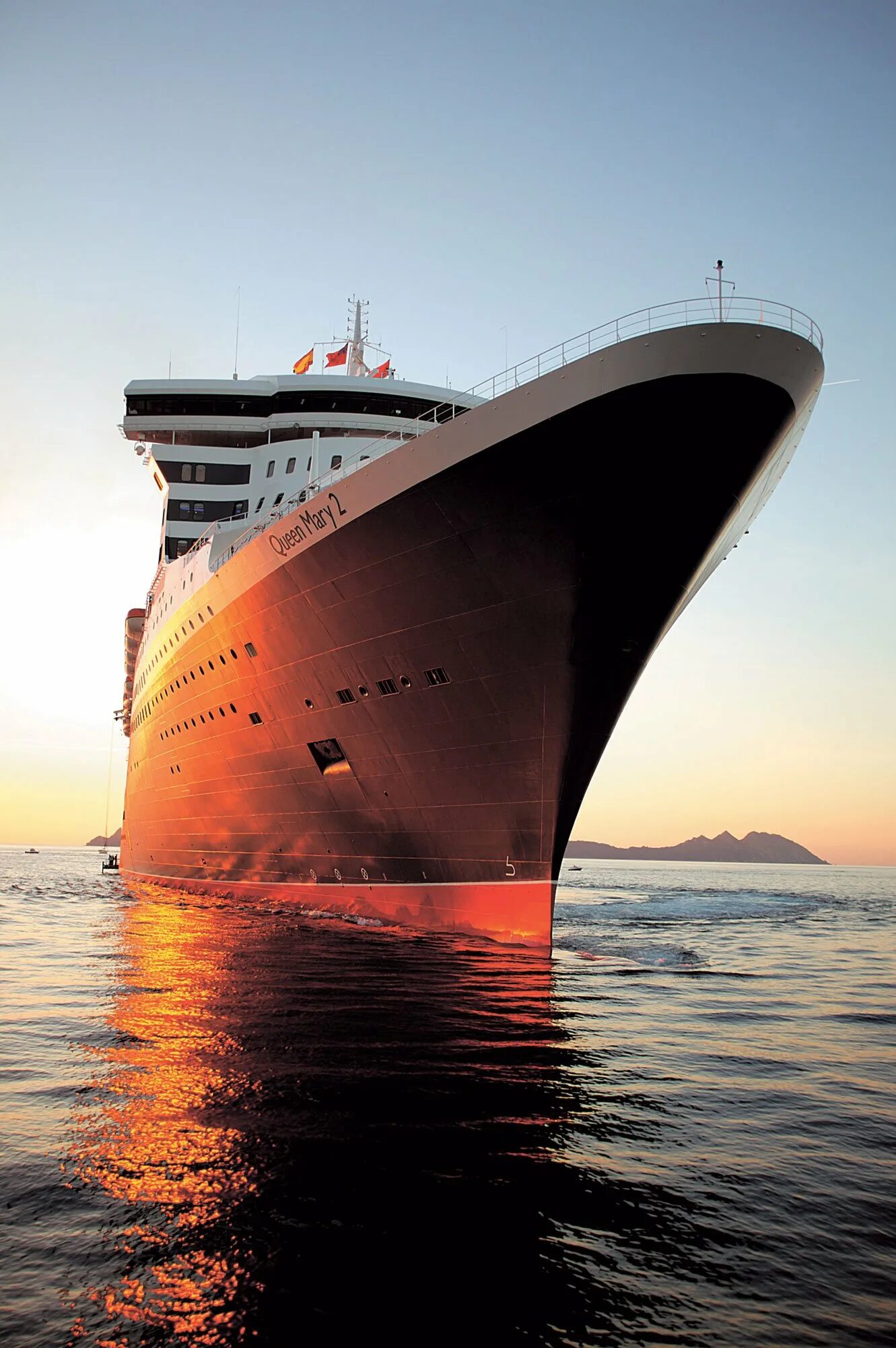 Корабль 2 c. Куин мэри 2. океанский лайнер queen mary 2. корабль квин мери 2. куин мэри корабль.