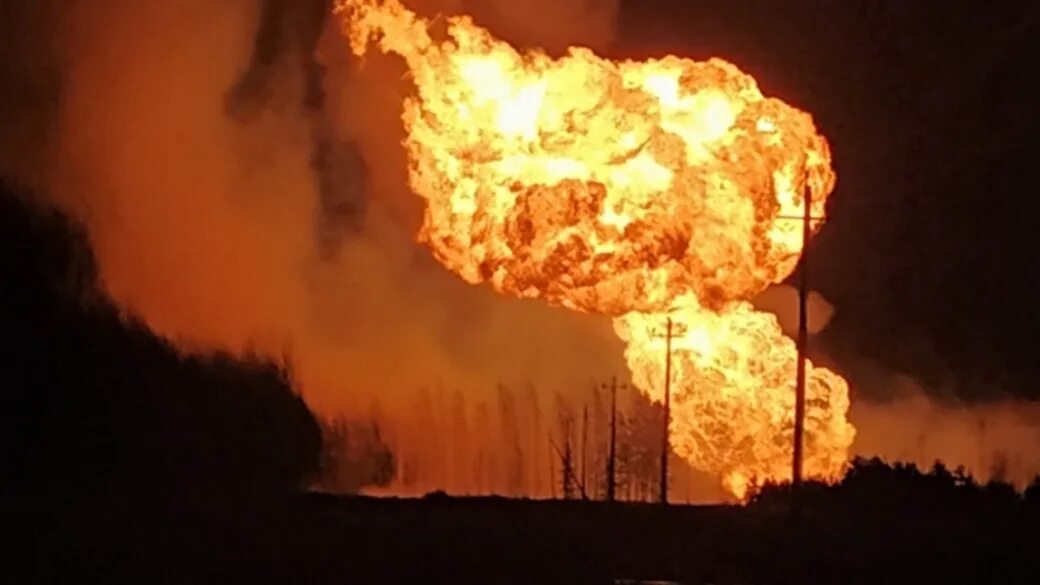 Пожары выбросы газов. Токсические продукты горения. Лесной пожар дым. Нефть горит. Экологическая катастрофа разлив нефти.