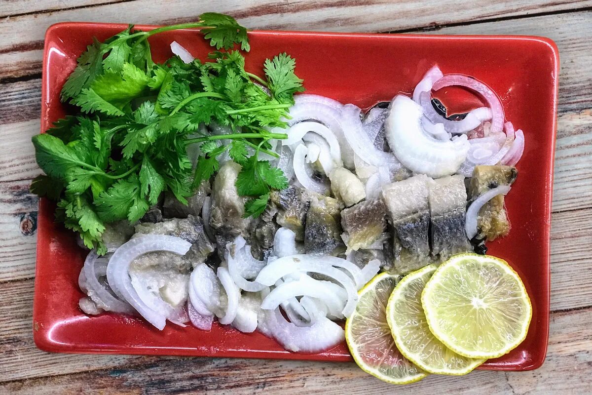 Маринованный судак. Малосольный судак. Маринование селедки. Рыба маринованная в уксусе. Рыба соленая в банках.