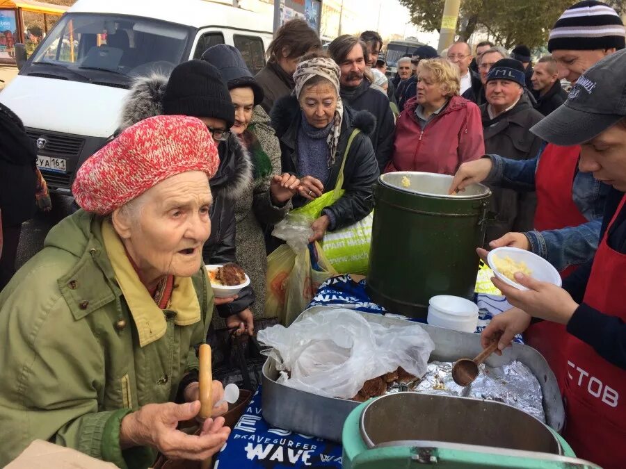Рос в бедноте. Нищета в россии. нищие люди в россии. бедность в россии. нищие пенсионеры россии.