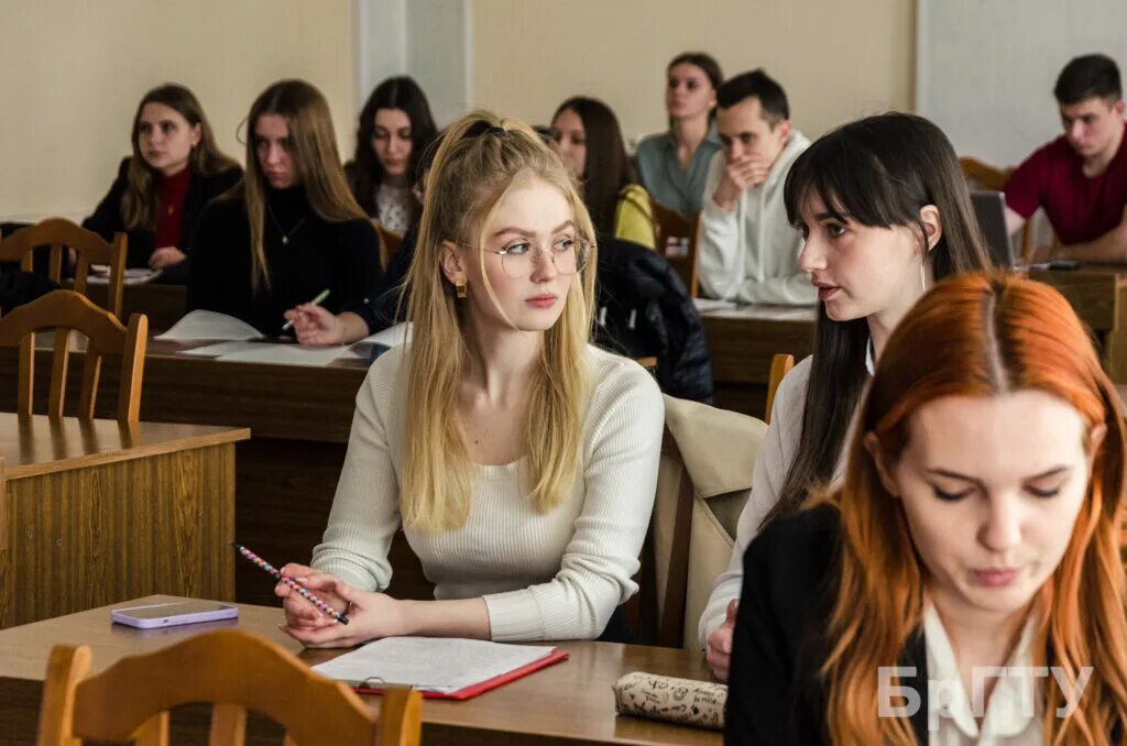Студент факультета психологии. Пятигорск университет студенты 2025. студенческая конференция яргу. молодежь в науке 2025 минск. мода студентов 2025.
