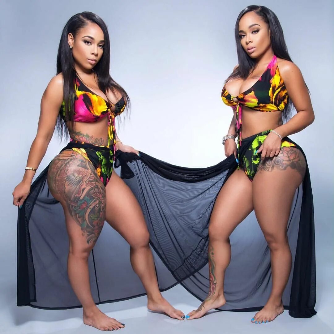 Relative twins reverse. Мишель каролус. модель double dose twins. miriam и michelle carolus. близняшки мишель и мириам.