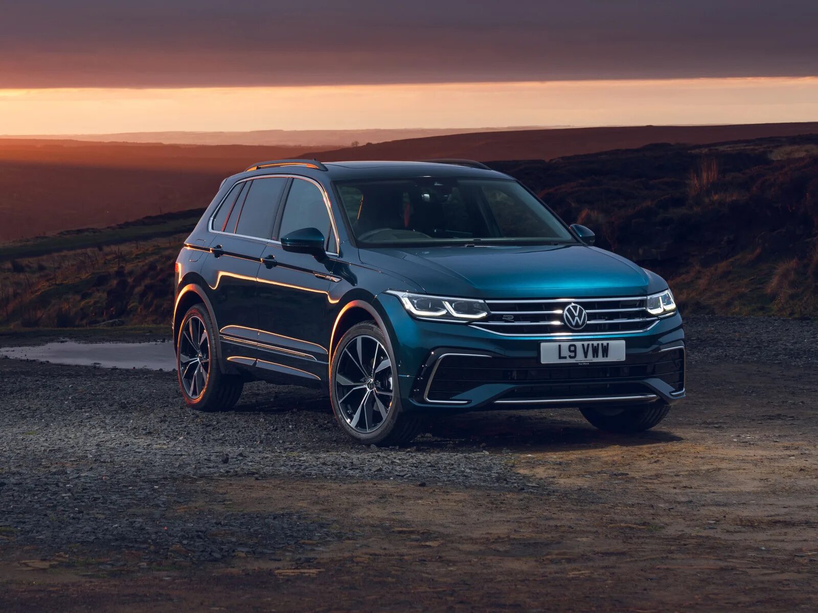 Tiguan r. Фольксваген тигуан. обои vw tiguan r line. фольксваген tiguan r-line 2025.