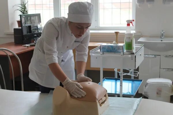 Медицинский после 9 класса в петербурге. Медицинский колледж санкт-петербург акушерское дело. Медицинский колледж 1 омск. Колледжи после 9 класса. Медицинский после 9 класса в петербурге.