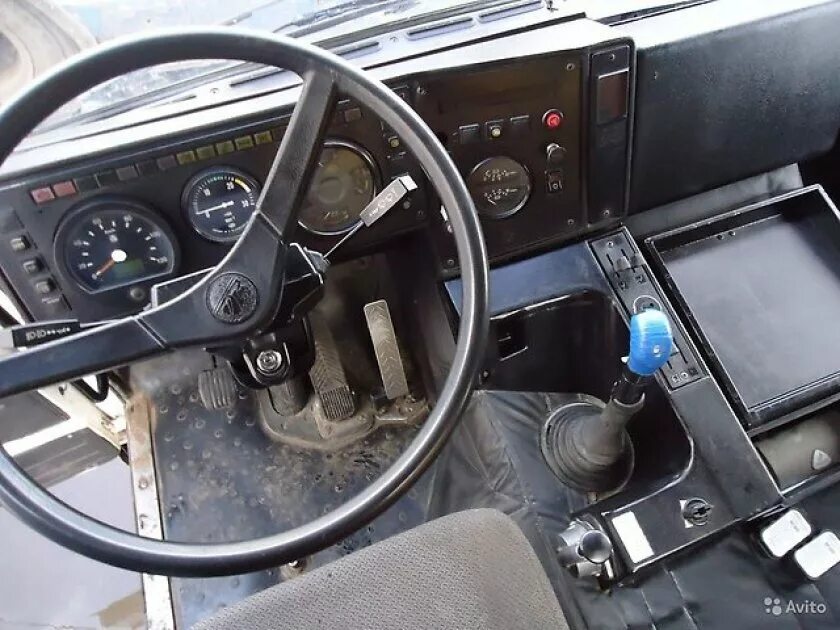 Кабина маз 5551. Приборная панель маз 5516. Кпп маз 5551. Управление печкой маз 5516. Маз 5516 кабина.