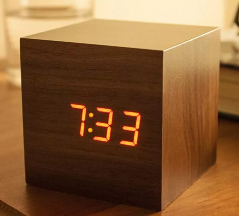 Часы cube. Электронные часы деревянный куб super vts860. Часы деревянный куб. Настольные часы кубик. Часы кубик деревянный.