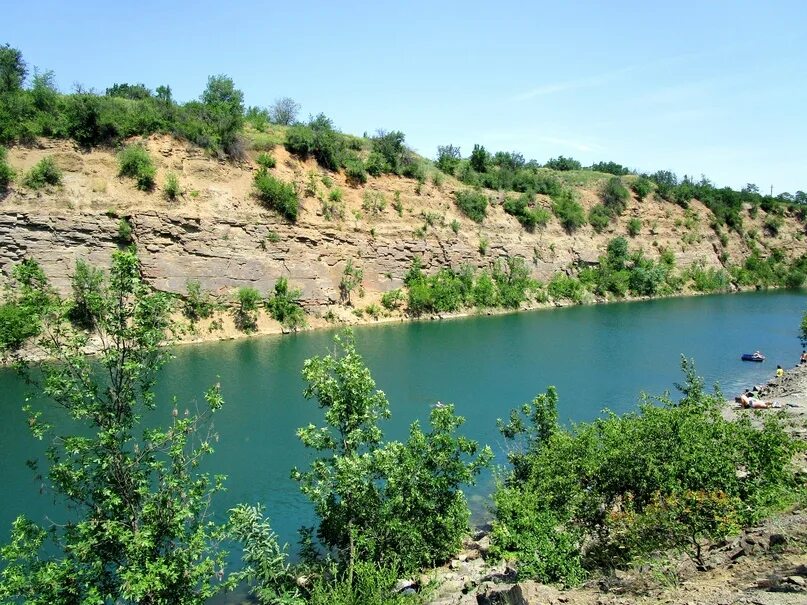 Красный сулин вода. Красный Сулин озеро. Каньон красный Сулин. Каньон красный Сулин Ростовская область. Красный Сулин голубое озеро.