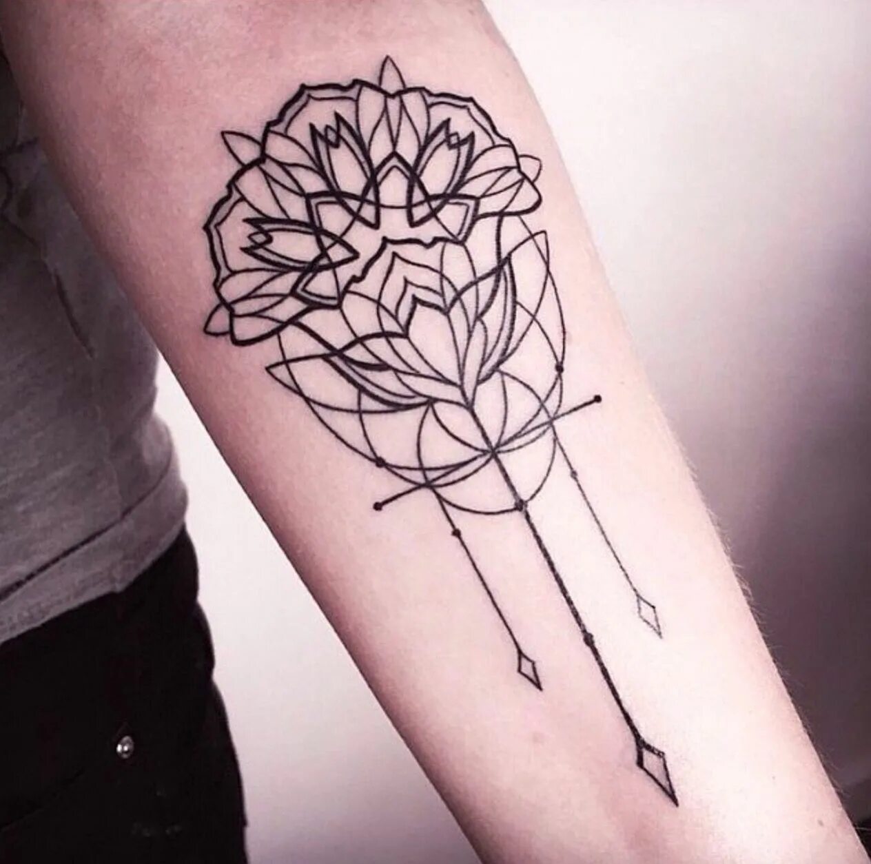 Стили татуировок лайнворк. Пионы лайнворк. Line work. Эскизы тату в стиле скетч. Лайн ворк татуировка.