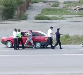 Напал на водителя