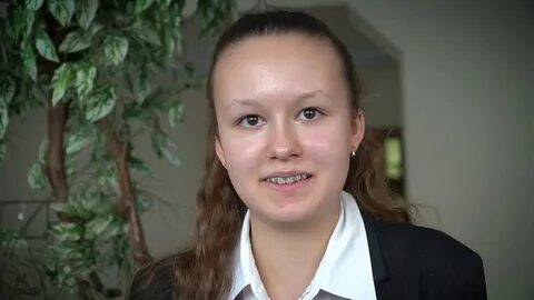 Аня вышла из школы
