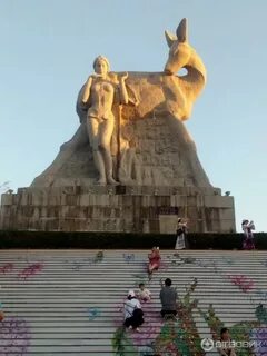 Парк олень повернул