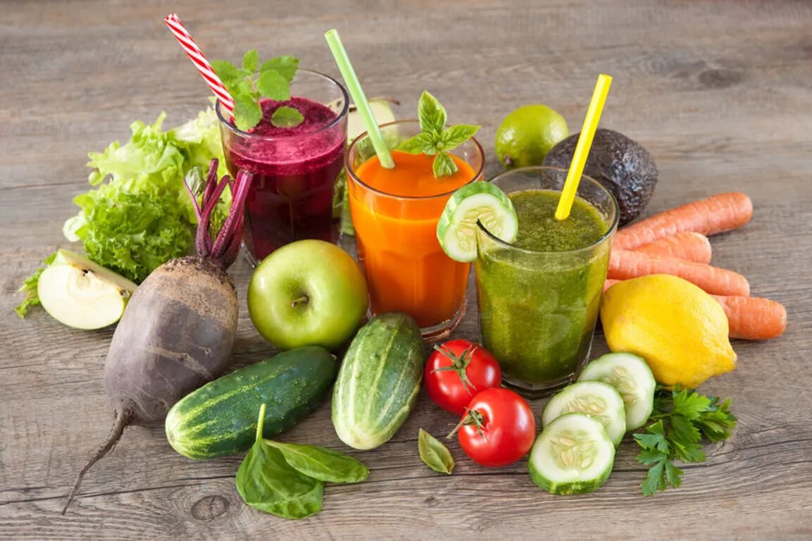 Можно сок овощи. Сок из овощей. Фрукты овощи соки. Полезные соки из овощей и фруктов. Сок с овощами.