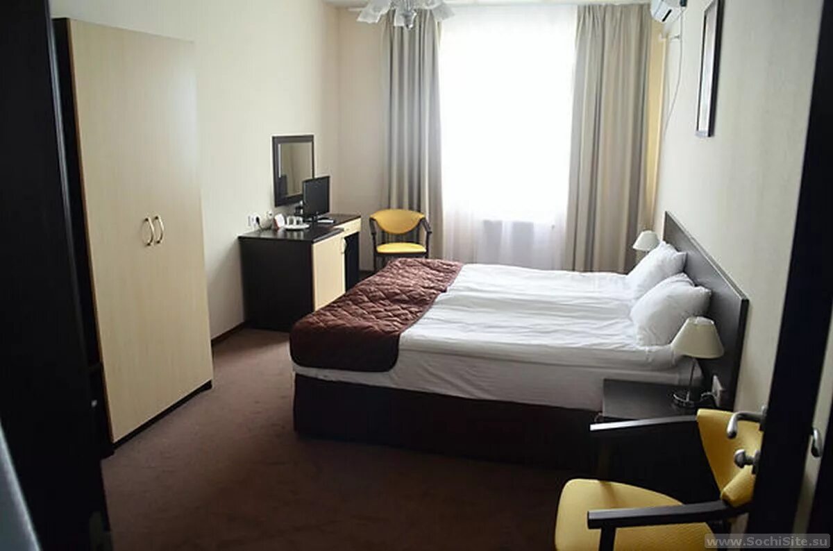 Апарт отель центр плаза сочи. Комната адлера спб. Вариант адлер 3. Коралл пансионат адлеркурорт 3*. Комната адлера спб.
