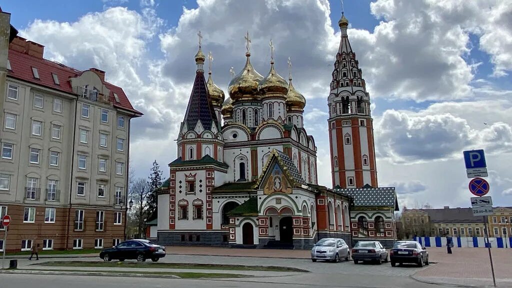 Проспект ленина гусев. Храм г.Гусев. Храм в Гусеве Калининградской. Яркая Церковь Гусев Калининградская область. Храм в Гусеве Калининградской области фото.