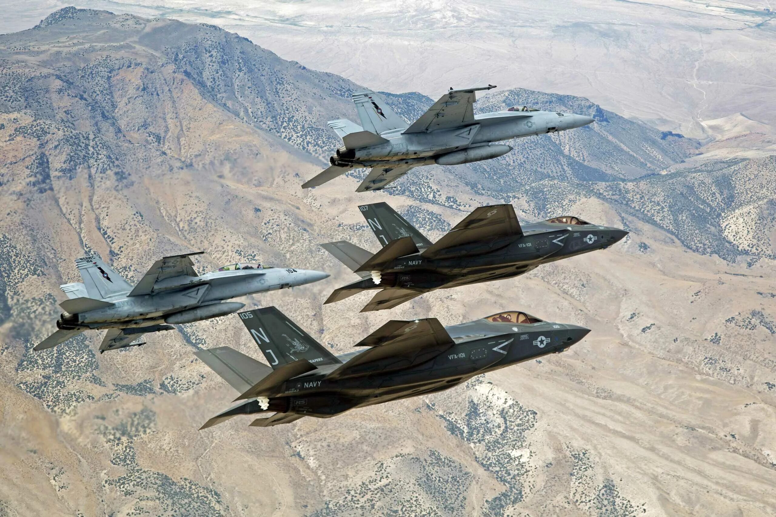 Самолеты сша видео. F-35. военный самолет ввс сша. самолёта f-35 vfa-101. f-35 нато.