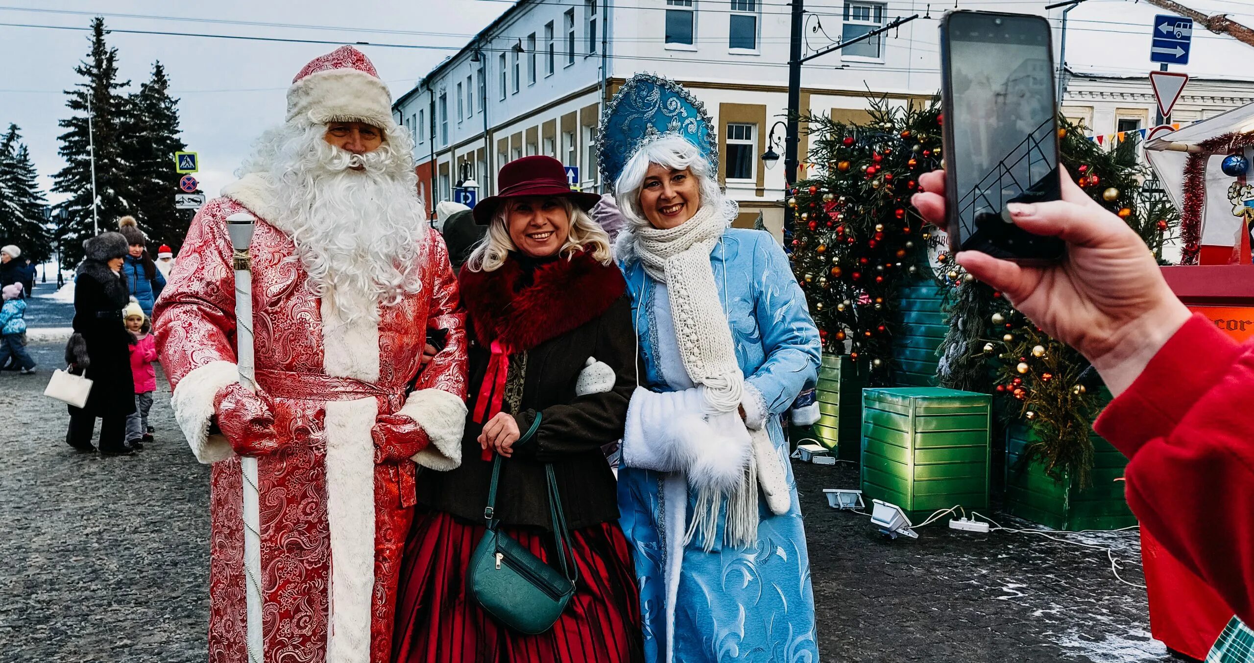 Бийск морозы 2021. Здравствуй дедушка мороз 2021. 2022 дед мороз в клину. Фестиваль дедов морозов в рыбинске 2021. Галустян дед мороз.