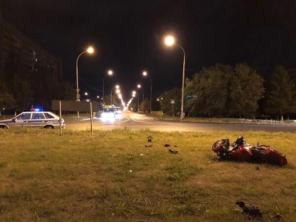 Битый ваз 2110 синий. Ночь в разбитом. Перевертыш ваз 2107 ночью зимой. Ночь в разбитом. Ваз 2107 дрифт зимой ночью.