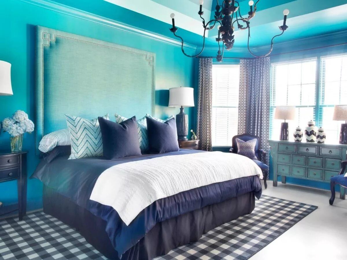 Сочетание цветов бирюзовый. Спальня в голубом цвете. Спальня в голубых тонах. Спальня цвета морской волны. Спальня в синих оттенках.