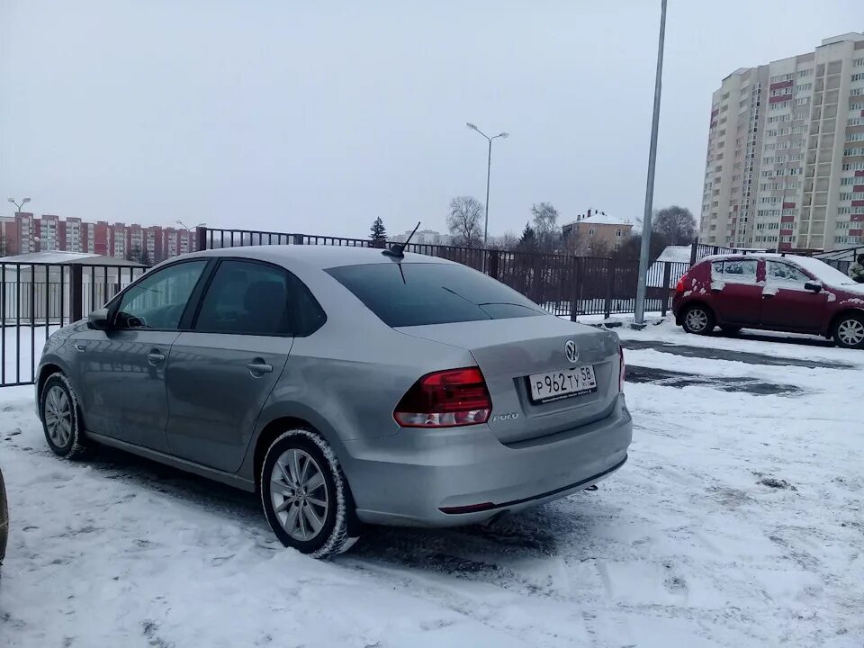 Поло седан silver leaf. Vw polo белый. На поло седане есть. Polo sedan 10-. Поло седан -50.