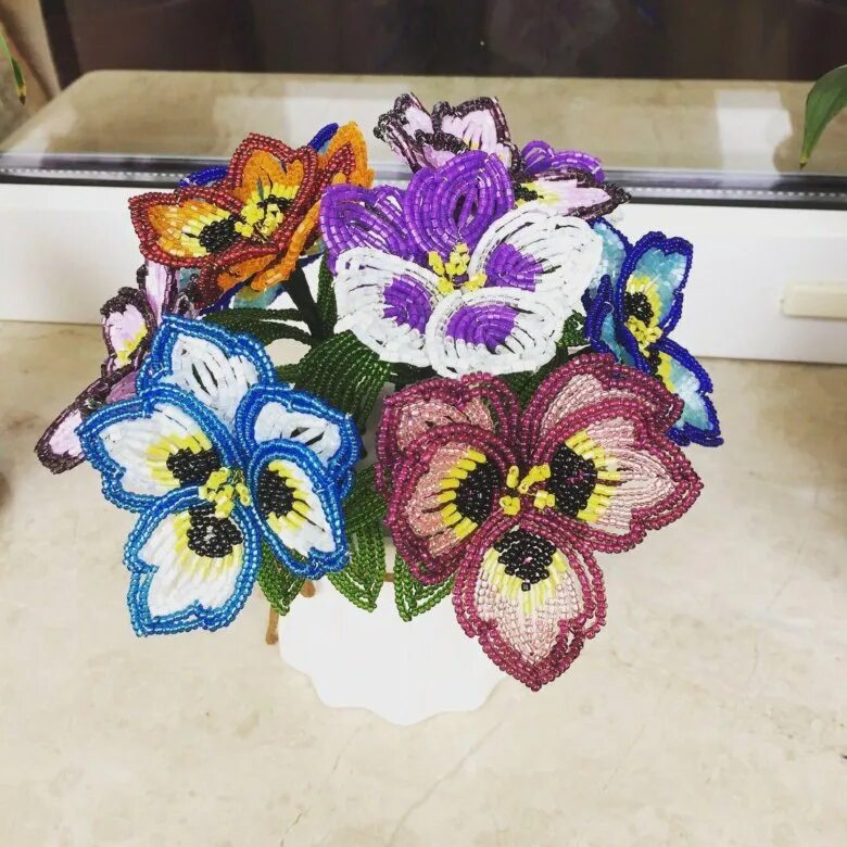 Бисер цветы анютины глазки. Бисер цветы анютины глазки. Бисер анютины глазки мастер класс схема. Бисероплетение анютины глазки. Анютины глазки бисером мастер класс.