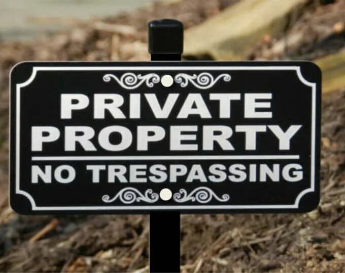 No property found for type. Табличка trespass. keep out of children. страшный дом с табличками keep out. private property.