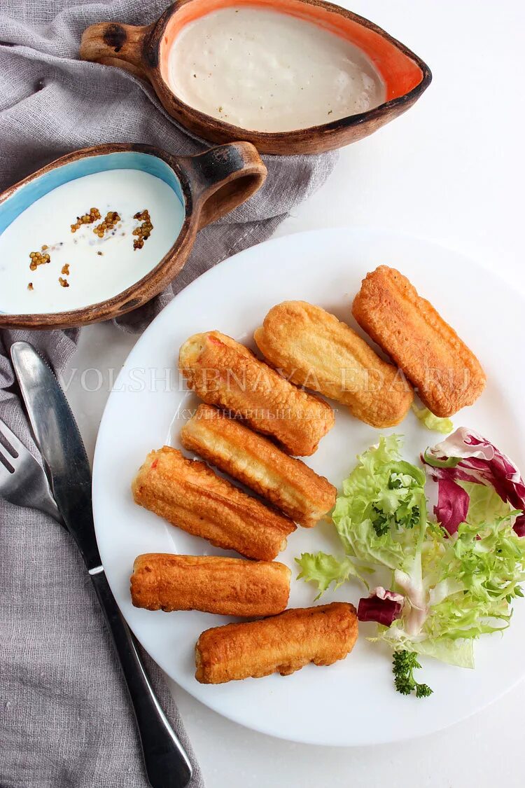 фаршированные крабовые палочки в кляре. жареные крабовые палочки в кляре. рецепт палочек в кляре. как сделать палочки в кляре. крабовые палочки в панировке.