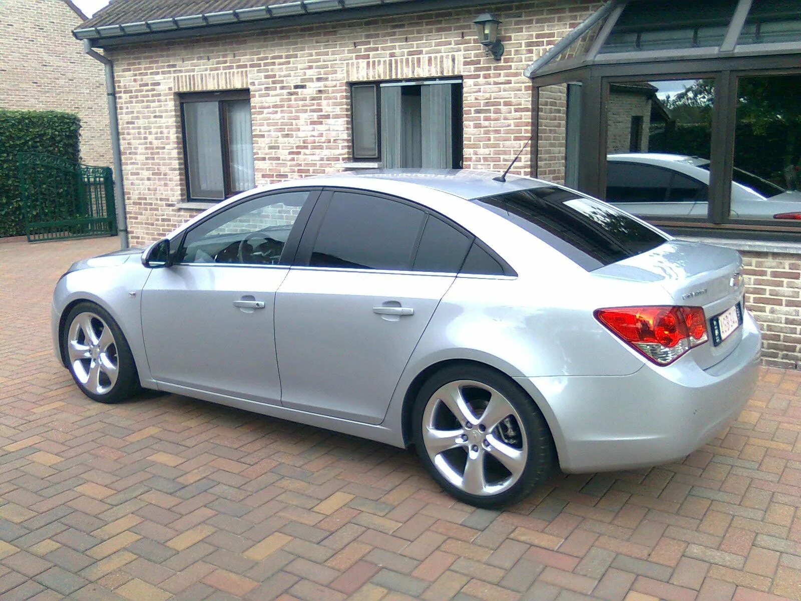 Колеса на шевроле круз r17. Диски шевроле круз р16 штатные. Диски шевроле круз р16 черные. Диски шевроле круз р16 оригинал. Диски шевроле круз р16.