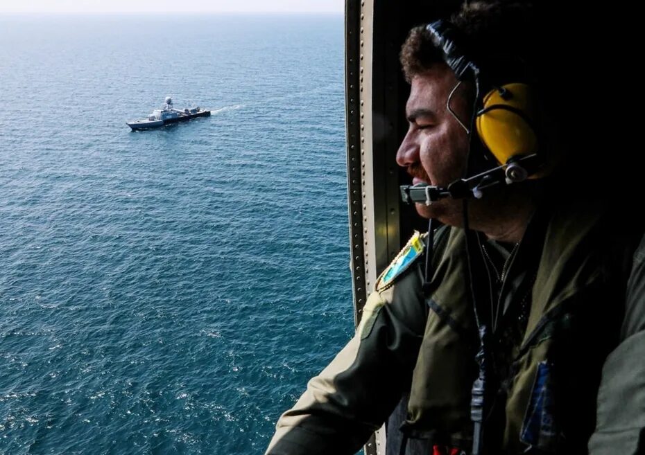 Морской пояс безопасности 2024. Вид с корабля на море. Военно морские учения. Китайско-российские военные учения. Корабль фото.