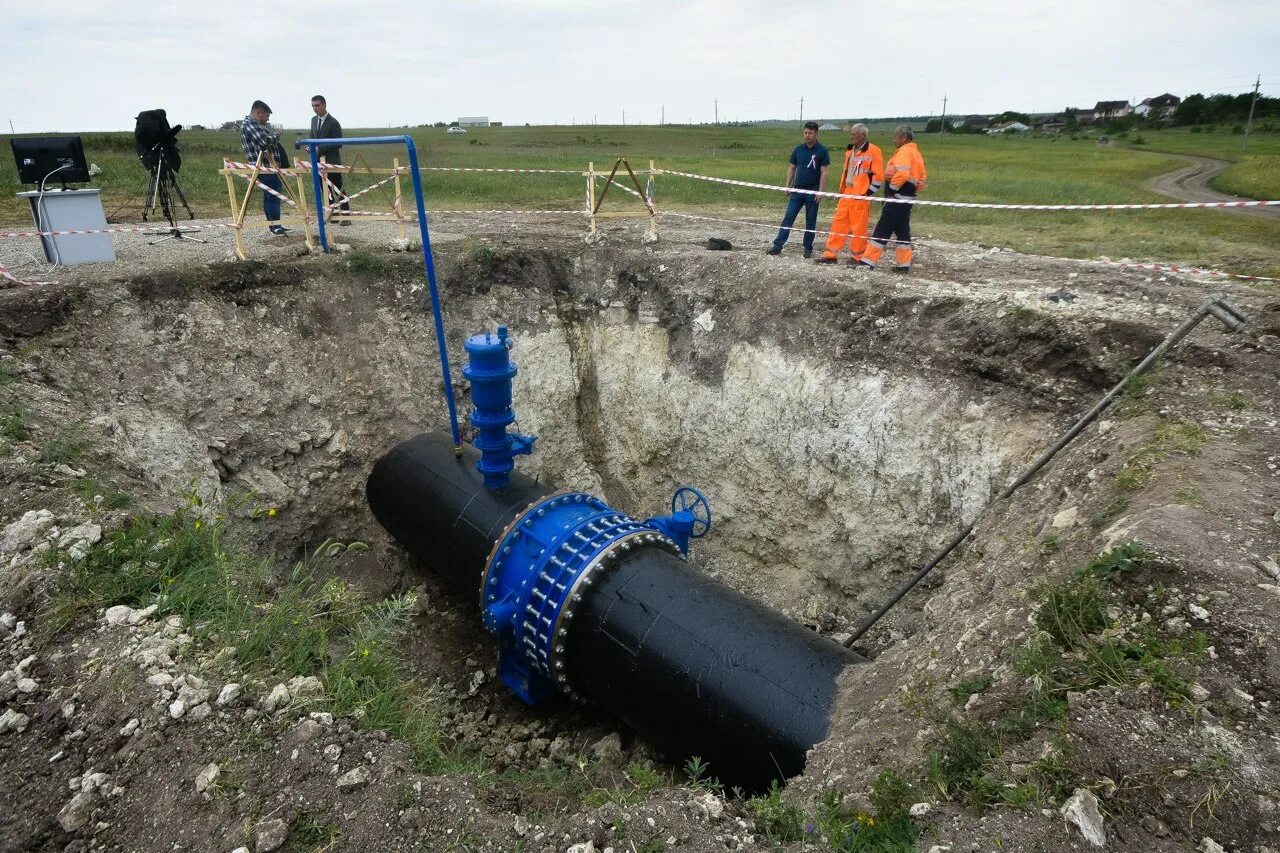 Запустил без воды. Водозабор водоснабжения. Водопровод Крым. Водовод Крым. Водозаборы Крыма.